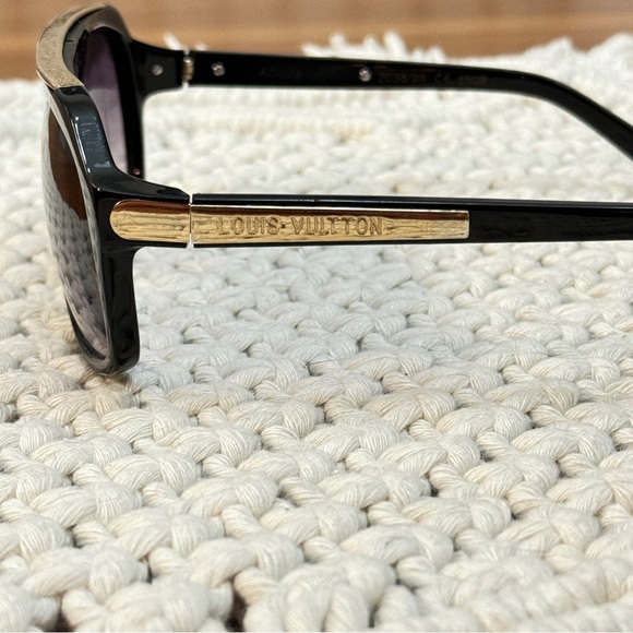 Louis Vuitton Evidence Sunglasses - Picture 2 of 16